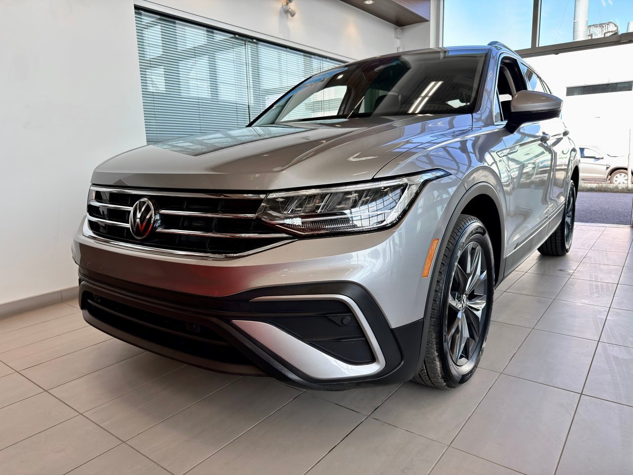 2023 Volkswagen Tiguan Notre-Dame-des-Prairies - photo #3