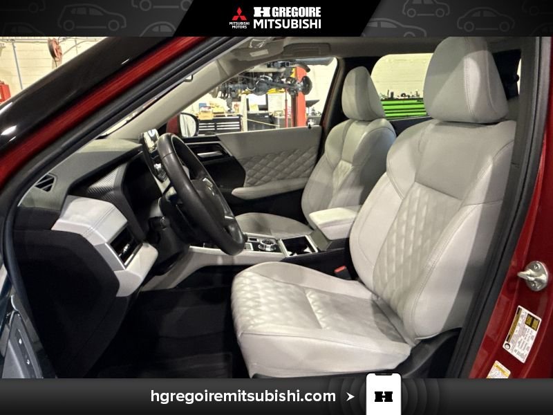 2024 Mitsubishi Outlander Red Laval - photo #13