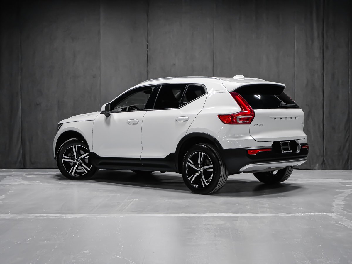 2023 Volvo XC40 B5 CORE CONVENIENCE CLIMATE White Montreal - photo #3