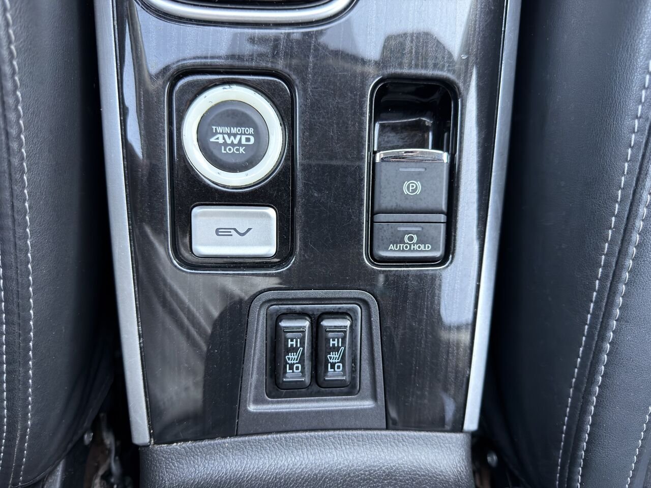 2018 Mitsubishi Outlander Plug-In Hybrid Black Thetford Mines - photo #27