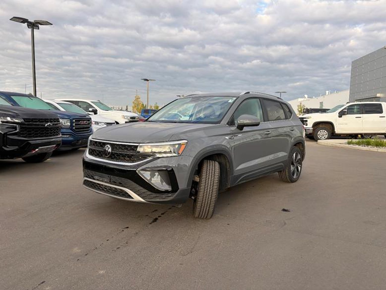 2024 Volkswagen Taos Comfortline 4MOTION Grey Sherwood Park - photo #2