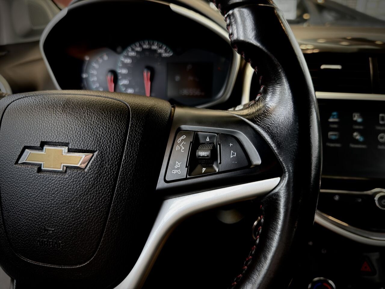 2017 Chevrolet Sonic Orange Notre-Dame-des-Prairies - photo #17