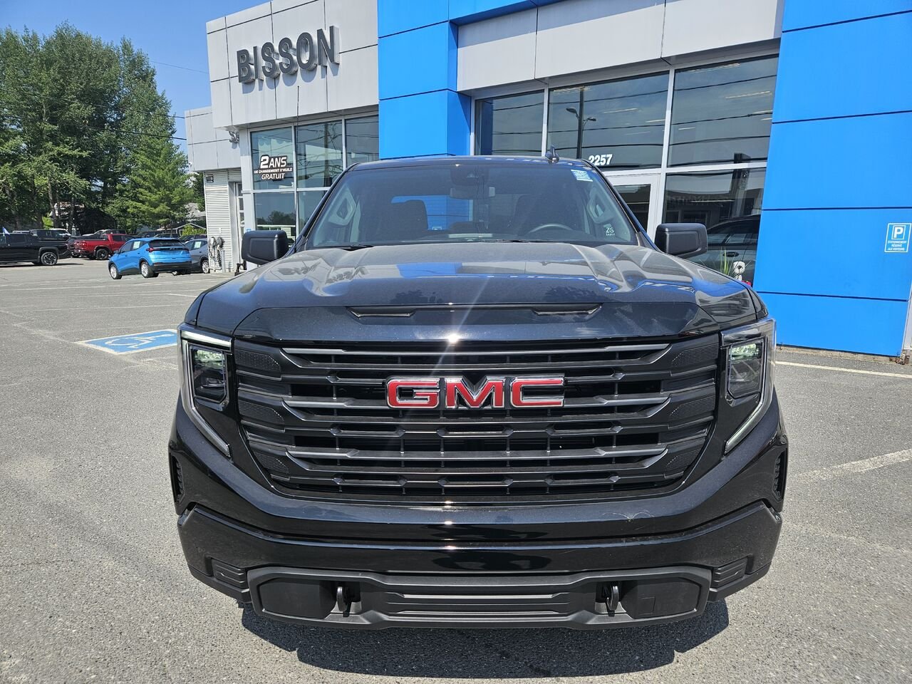GMC Sierra 1500 Pro cabine multiplace 4RM 157 po 2026 Noir onyx Thetford Mines - photo #3