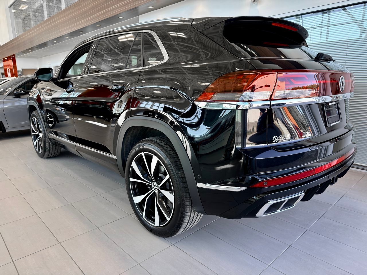2026 Volkswagen Atlas Cross Sport Black Notre-Dame-des-Prairies - photo #8