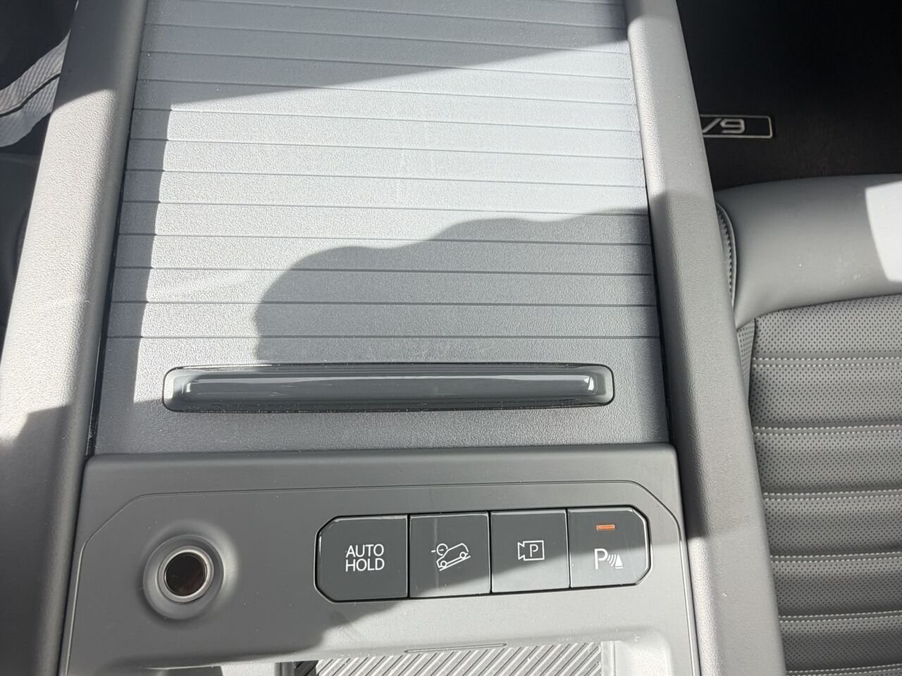 2025 Kia EV9 Land AWD White Laval - photo #33