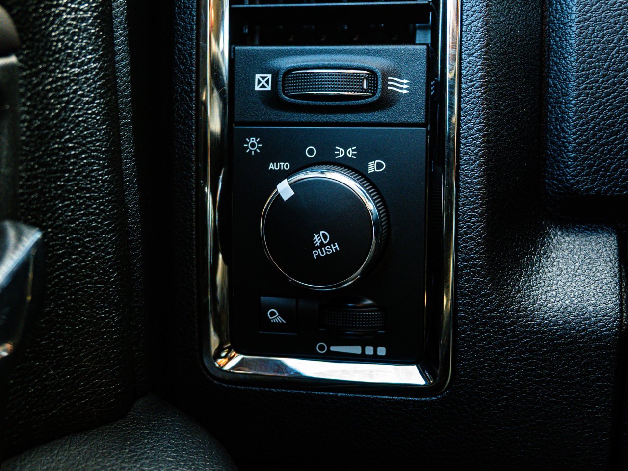 2017 Ram 1500 4WD Crew Cab 140.5 Sport Black Sherwood Park - photo #19