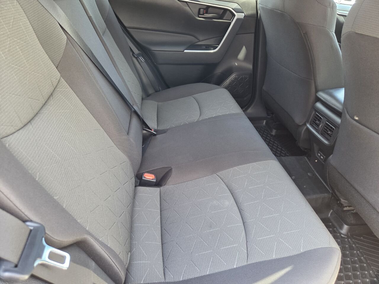 Toyota RAV4 2023 Blanc Mont-Laurier - photo #13