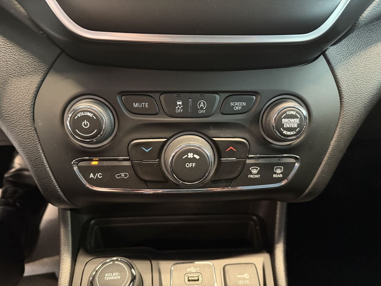 2020 Jeep Cherokee White Saint-Eustache - photo #18