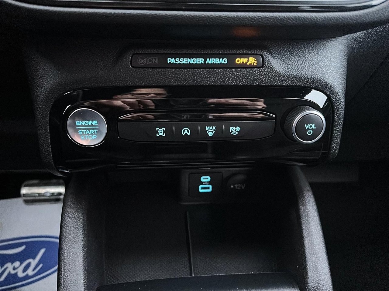 2023 Ford Escape White Rouyn-Noranda - photo #15