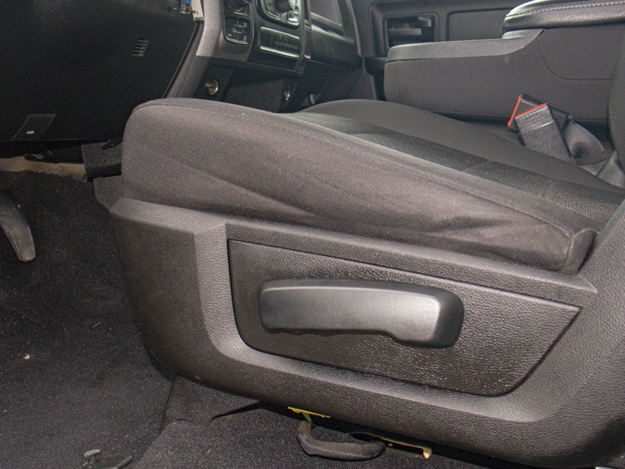 2020 Ram 1500 Classic Express 4x4 Crew Cab 5'7 Box Grey Sherwood Park - photo #17