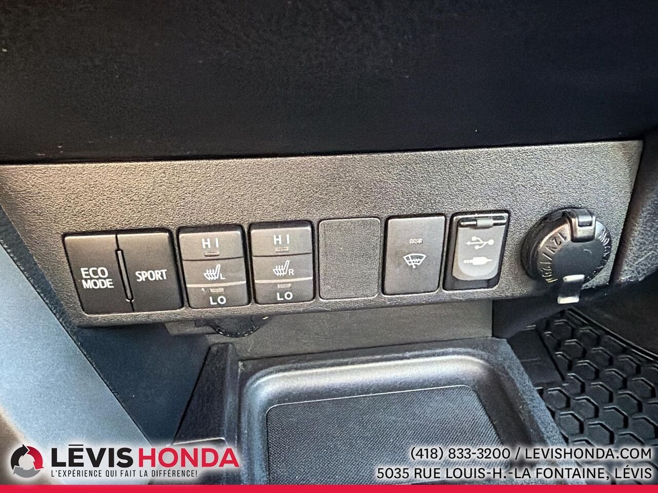 TOYOTA RAV4 Traction intégrale 4 portes XLE 2017 Blanc Lévis - photo #24