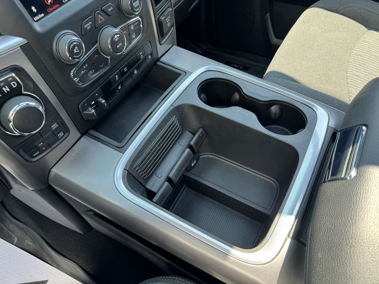 2023 Ram 1500 Classic Grey Saint-Eustache - photo #20