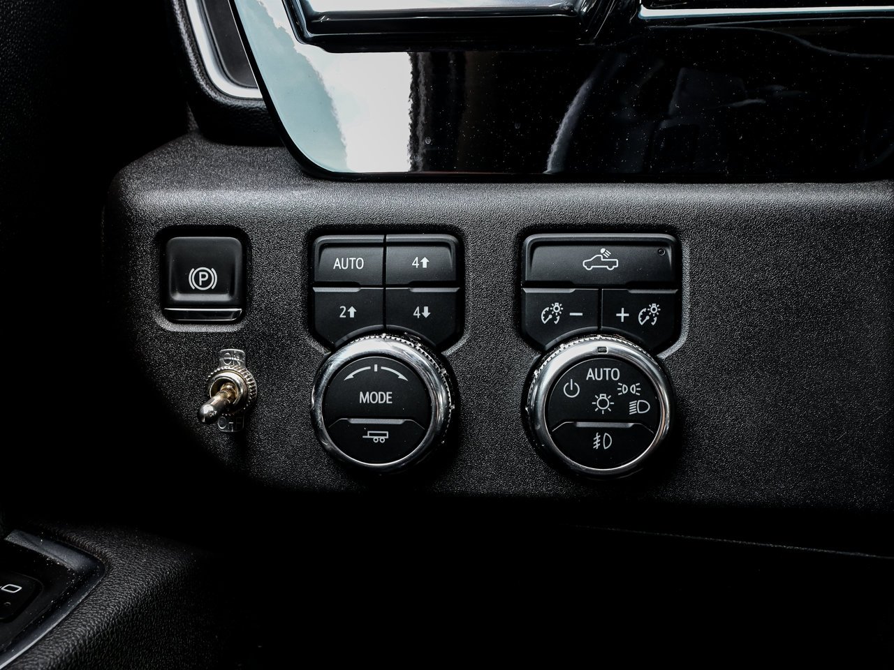 2025 GMC Sierra 1500 4WD Crew Cab 147 Elevation White Sherwood Park - photo #18