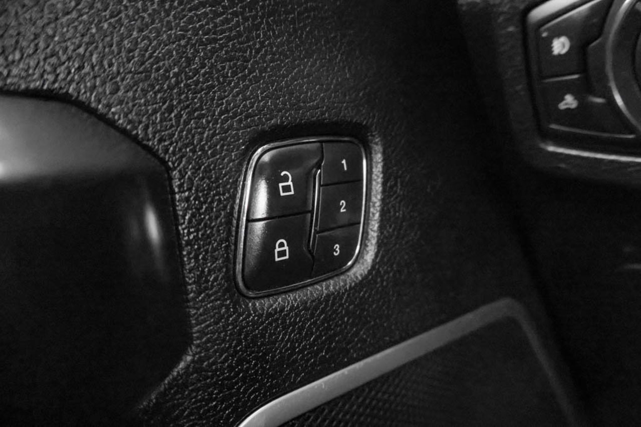 2017 Ford F-150 4WD SuperCrew 145 Limited Black Sherwood Park - photo #16