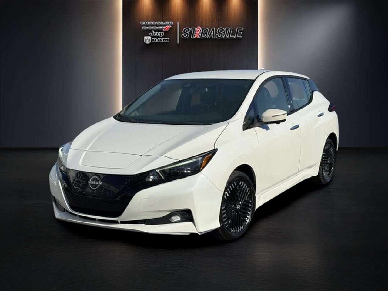 Nissan Leaf 2023 Blanc Saint-Basile-le-Grand - photo #0