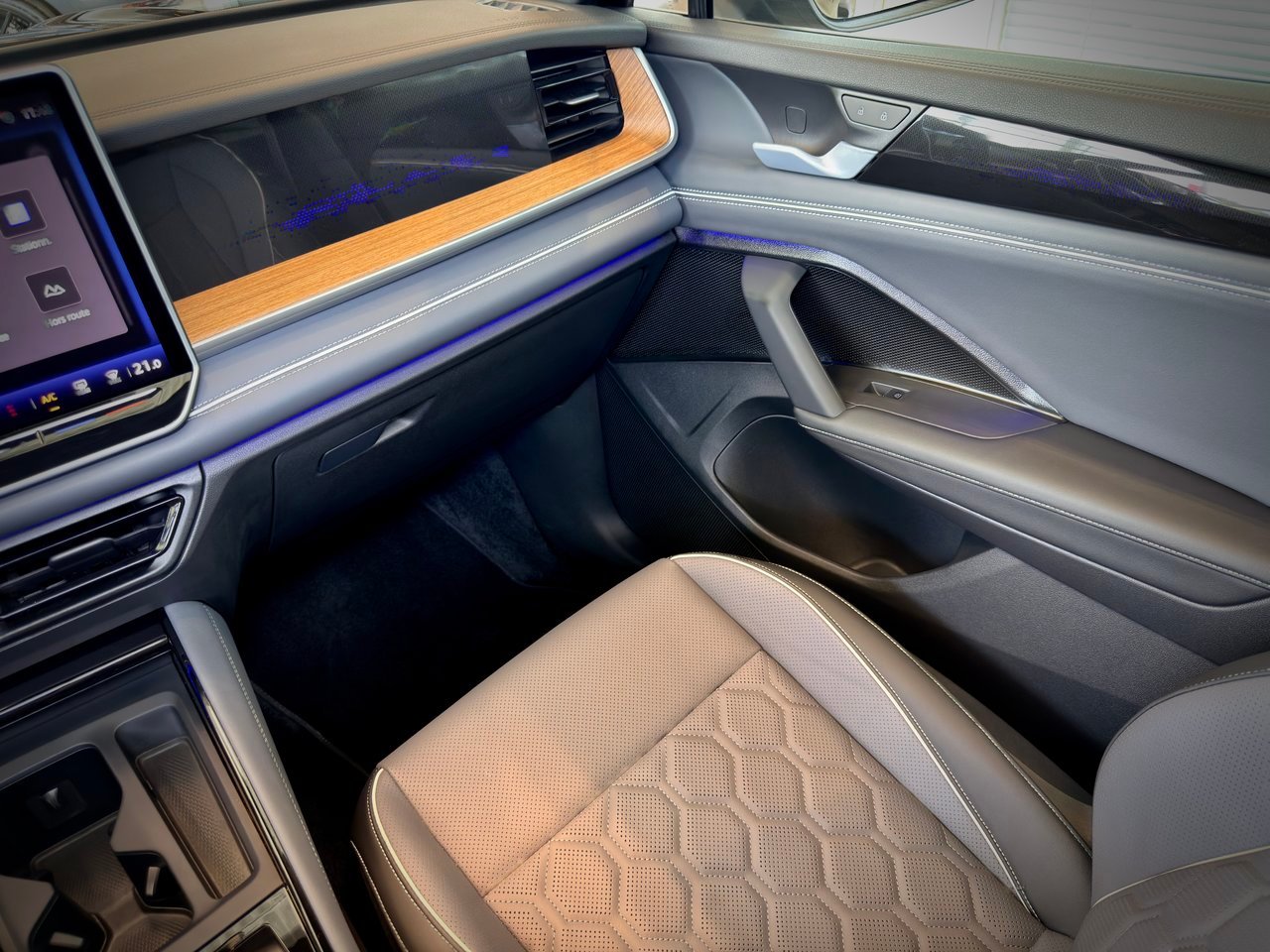 2026 Volkswagen Tiguan Black Notre-Dame-des-Prairies - photo #19