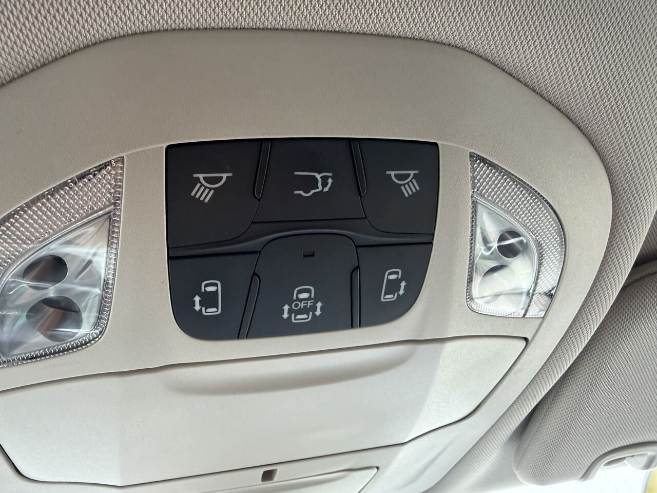 Chrysler Pacifica 2019 Noir Thetford Mines - photo #26