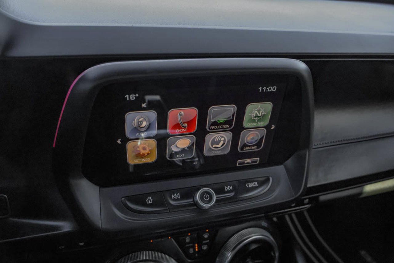 2018 Chevrolet Camaro 2dr Cpe 2LT Red Sherwood Park - photo #23
