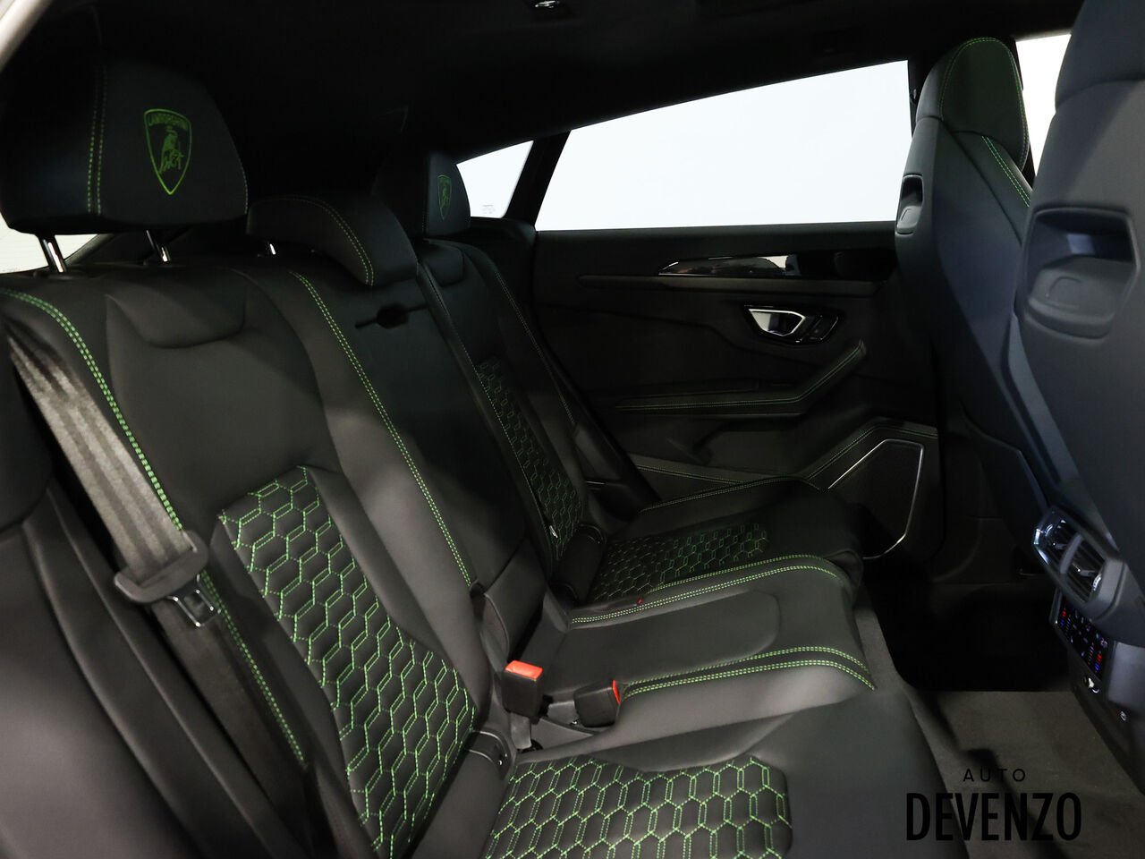 2024 Lamborghini Urus Black Saint-Eustache - photo #9