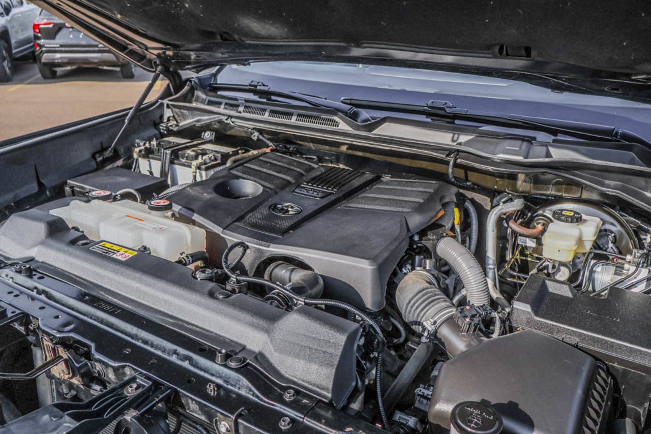 2024 Toyota Tundra 4x4 Crewmax SR Black Sherwood Park - photo #11
