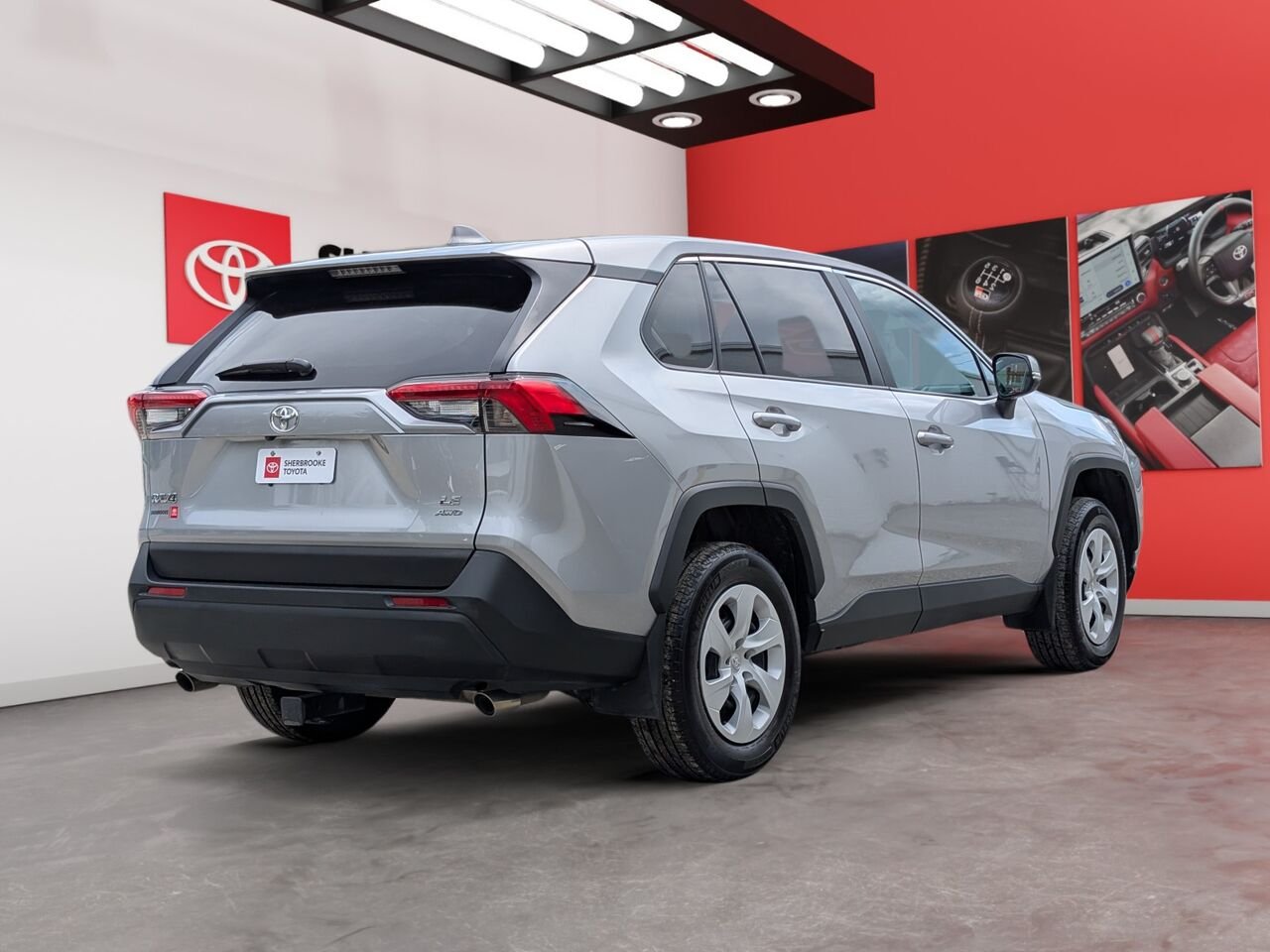 Toyota RAV4 LE/SIÈGES CHAUFFANTS/CAMÉRA DE RECUL/BLUETOOTH/AC/ 2025 Ciel argent métallisé Sherbrooke - photo #3