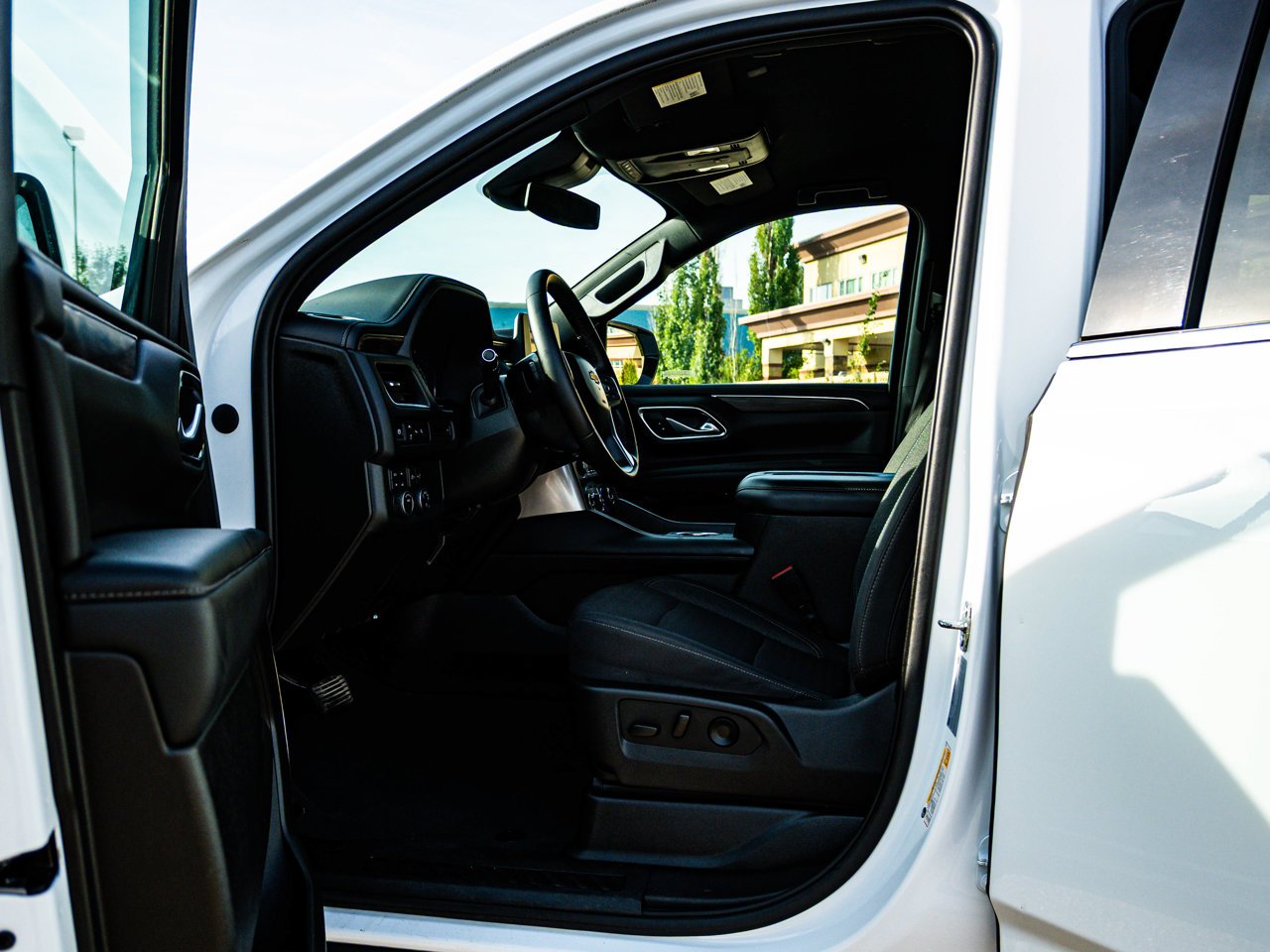 2023 Chevrolet Suburban 4WD 4dr LS White Sherwood Park - photo #16