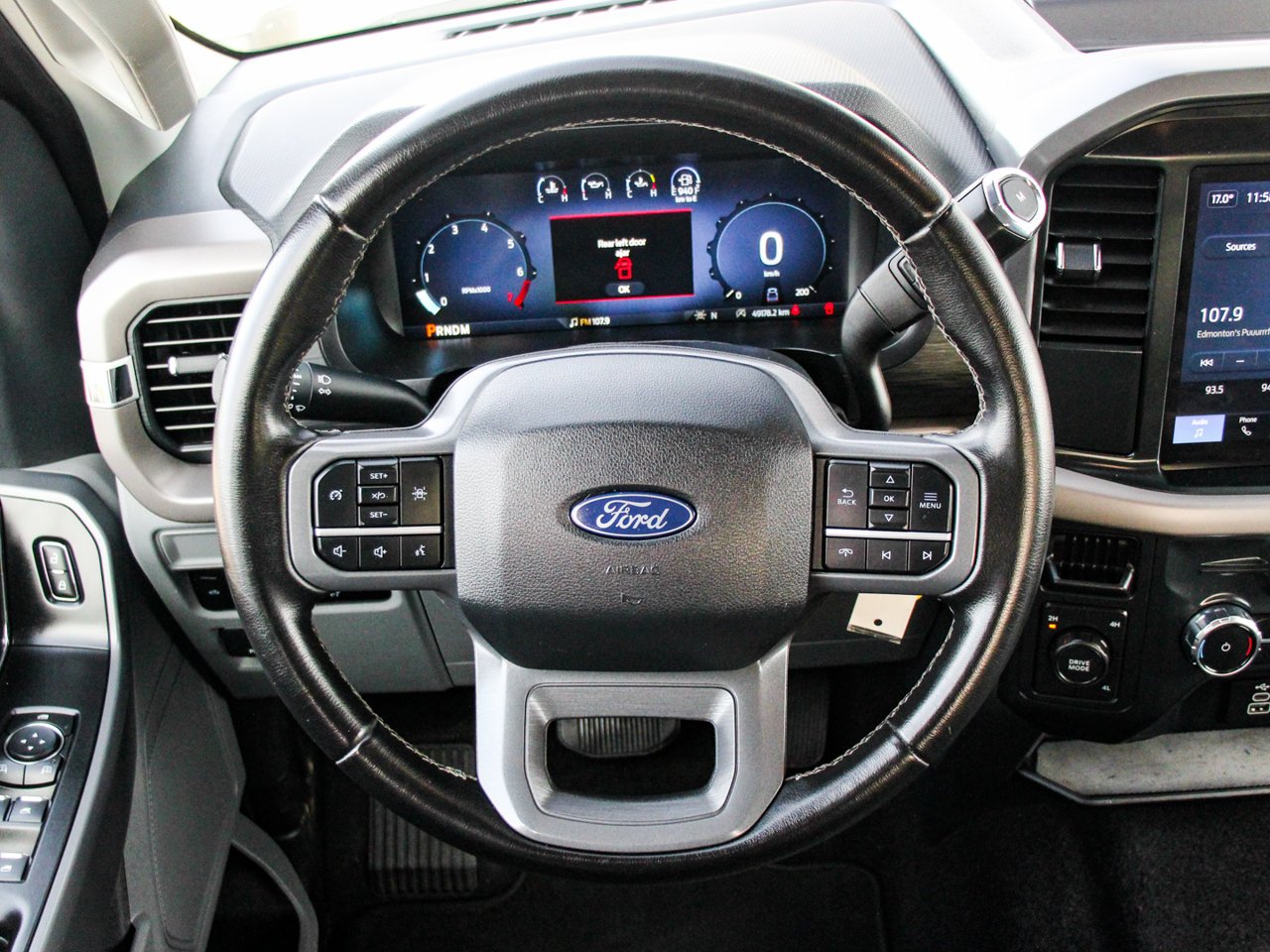 2025 Ford F-150 XLT 4WD SuperCrew 5.5' Box White Sherwood Park - photo #17
