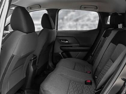 2026 Nissan Kicks Yuzu Yellow Metallic/Super Black Blainville - photo #19