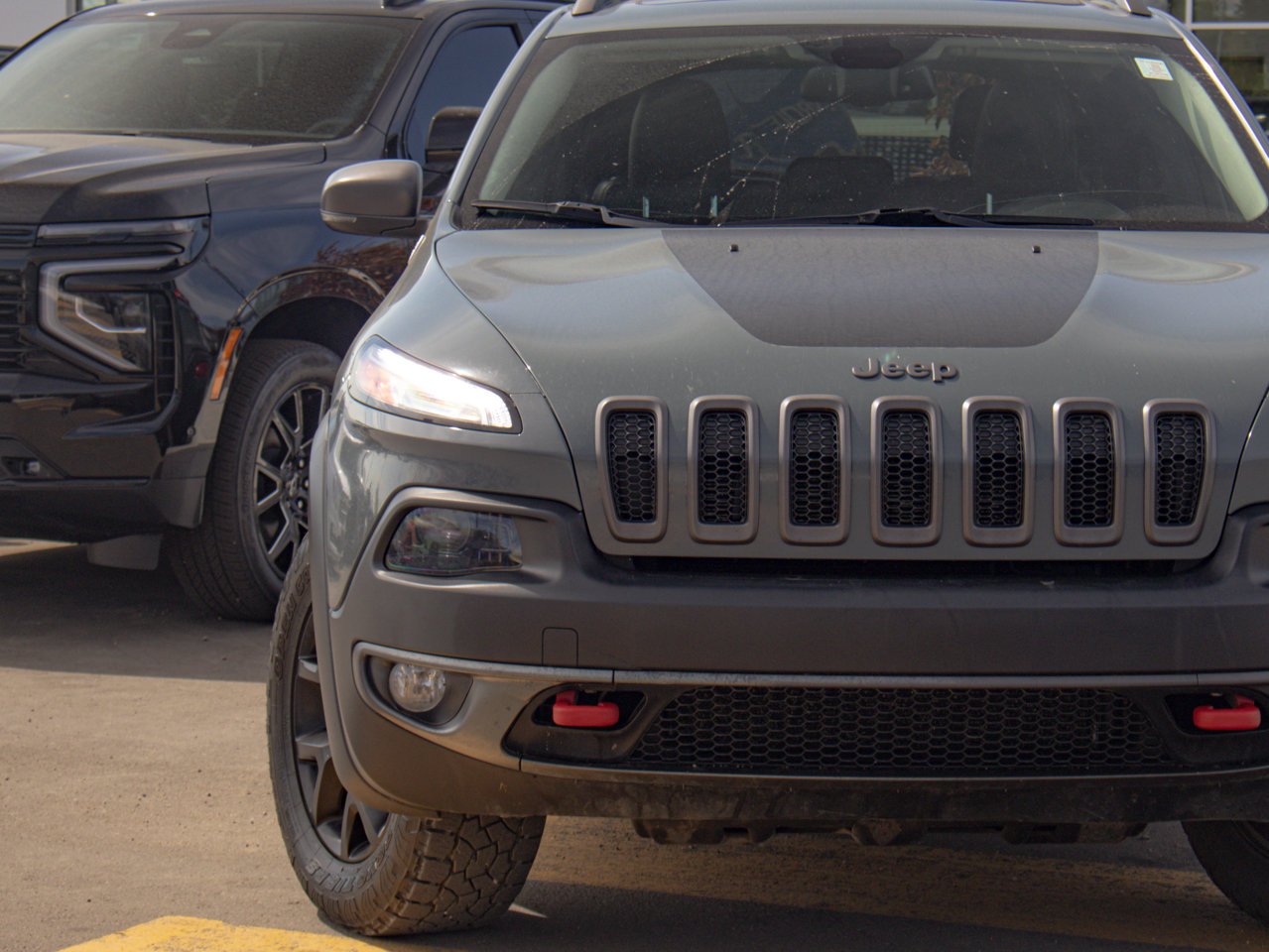 2015 Jeep Cherokee 4WD 4dr Trailhawk gray Sherwood Park - photo #4