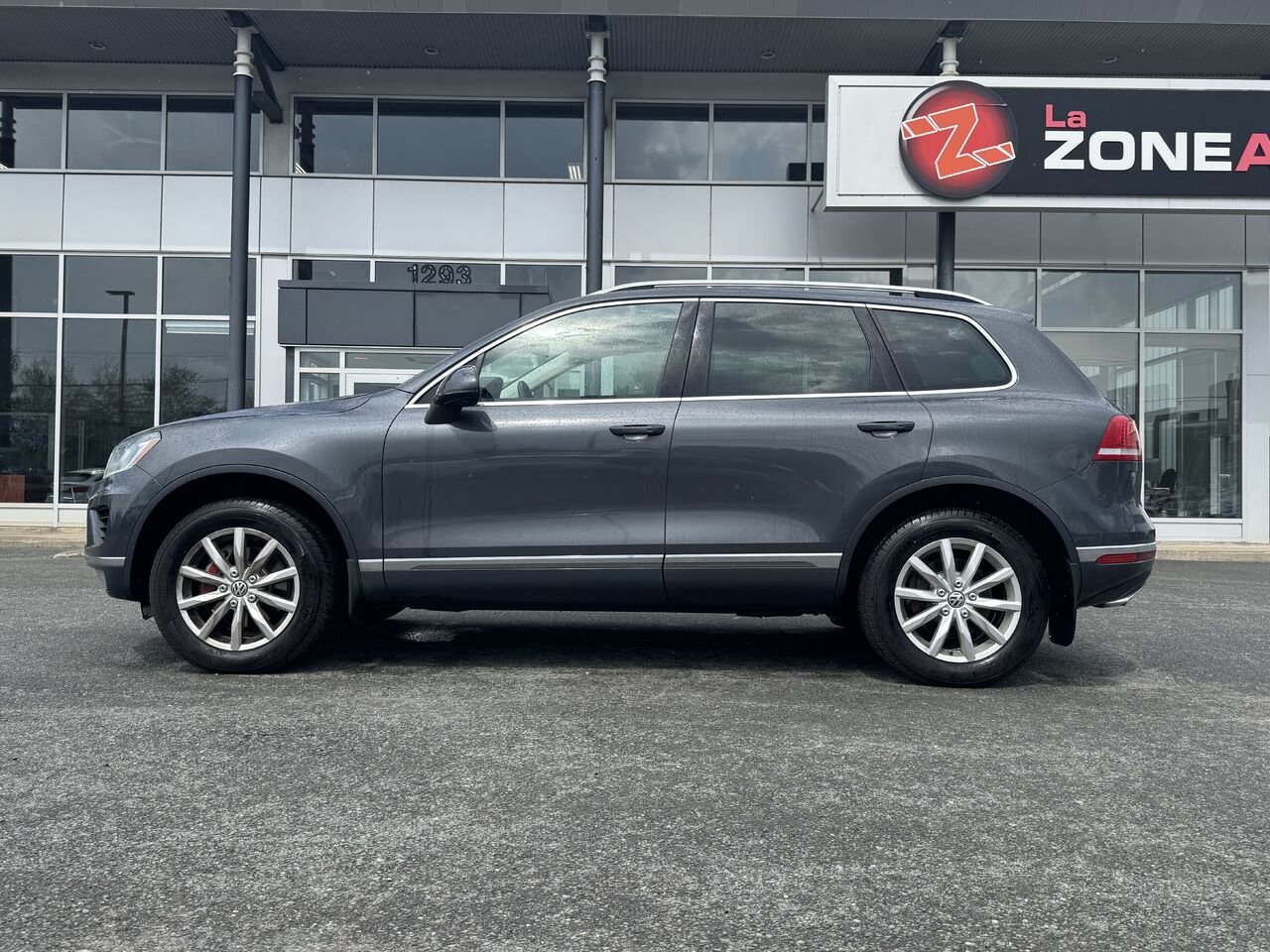 2015 Volkswagen Touareg V6 Grey Granby - photo #2