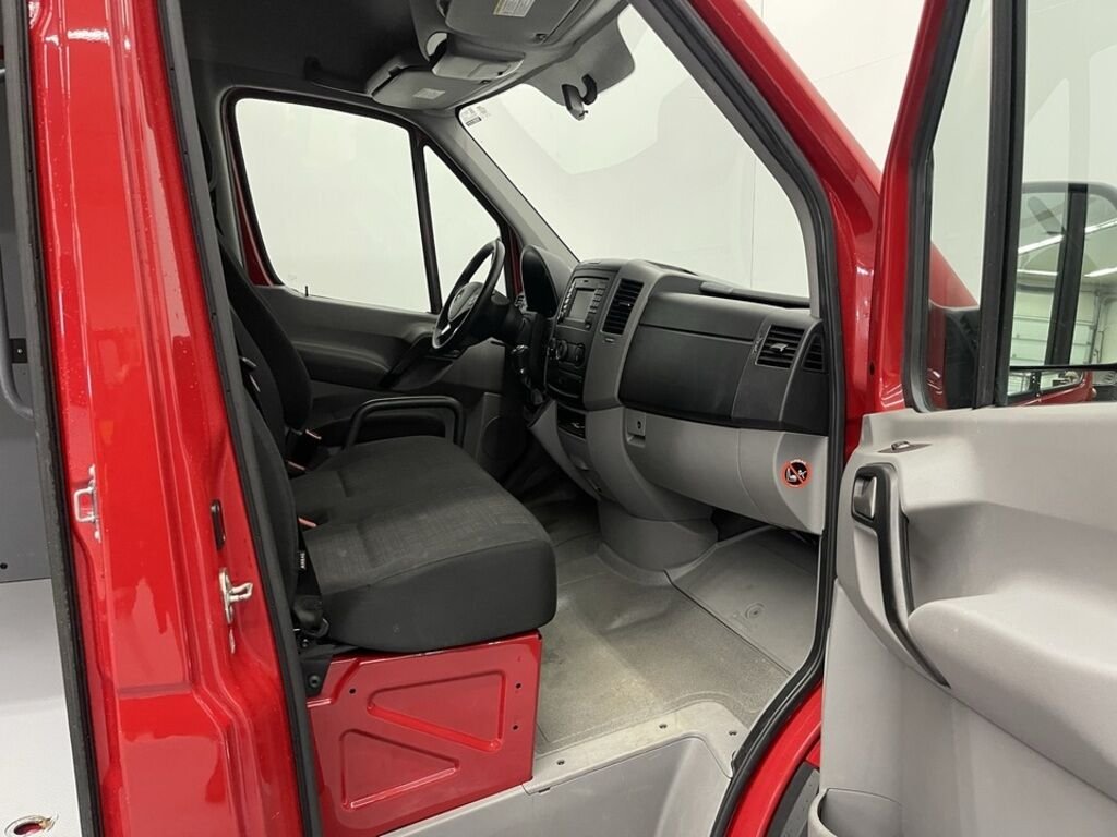 Mercedes-Benz Sprinter Cargo Vans 2017 Rouge Saint-Eustache - photo #9