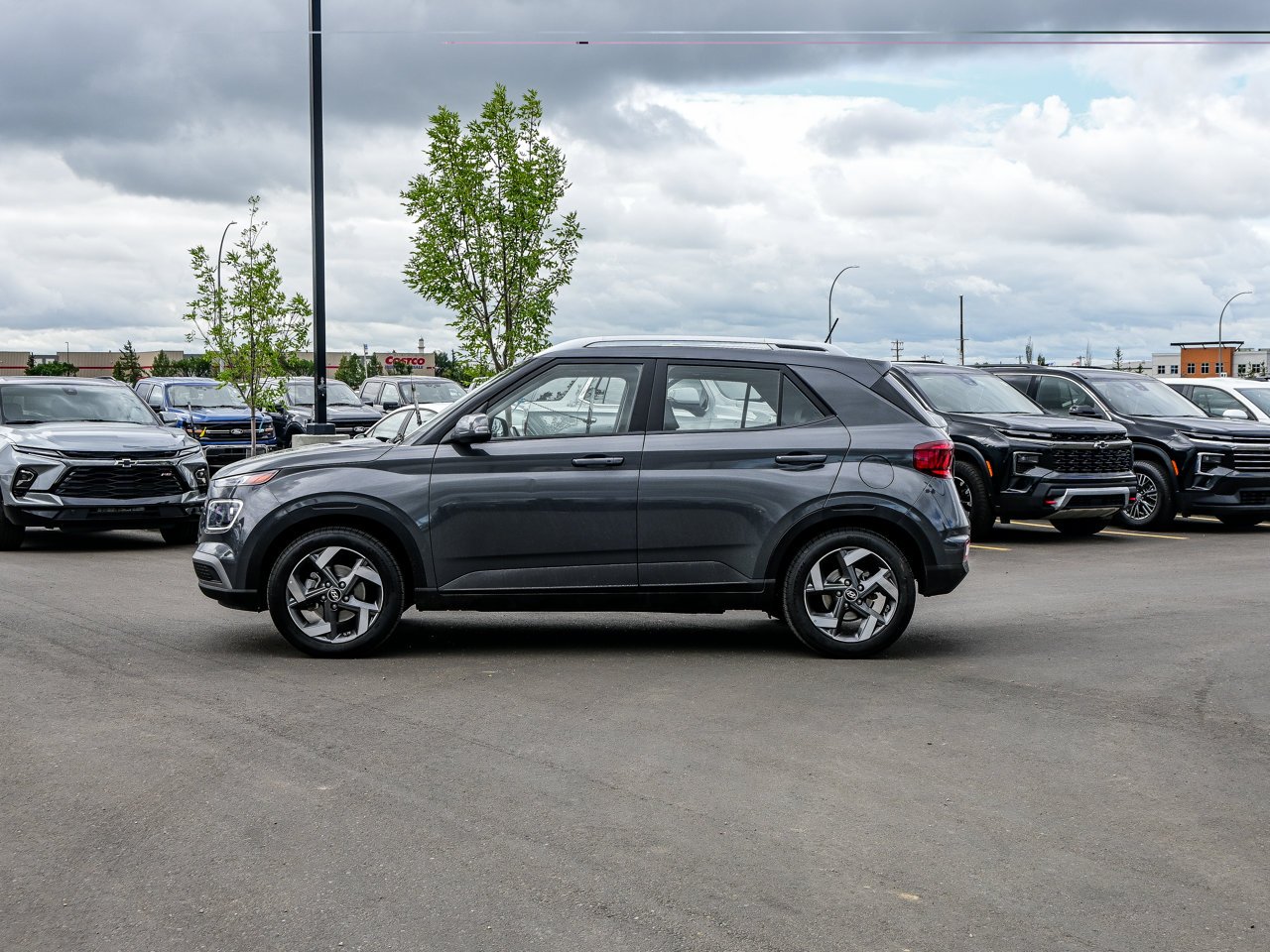2025 Hyundai Venue Ultimate IVT w/Black Interior Grey Sherwood Park - photo #9