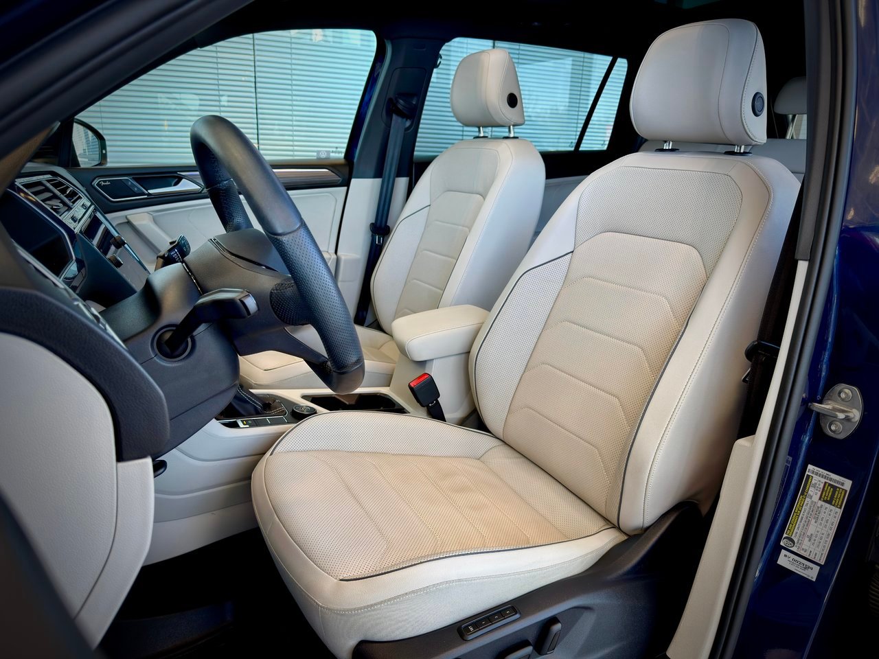 2024 Volkswagen Tiguan Blue Notre-Dame-des-Prairies - photo #17