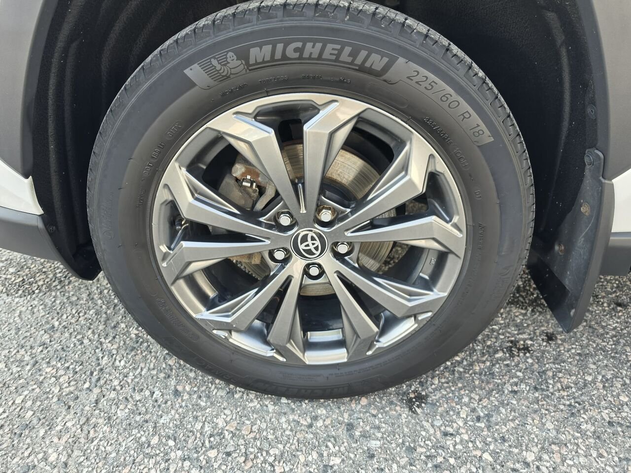 Toyota RAV4 XLE HYBRIDE 2023 Blanc Mont-Laurier - photo #9