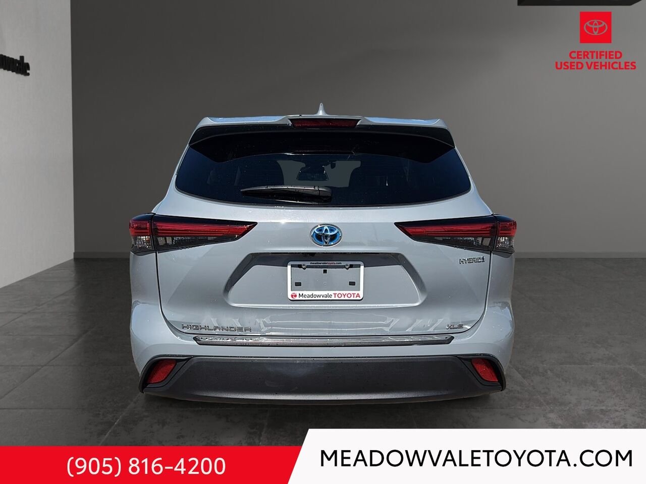 2023 Toyota HIGHLANDER New tires, Satin Bronze 18" Wheels, Running Boards, 2nd Row Captain Chairs Cement Mississauga - photo #4