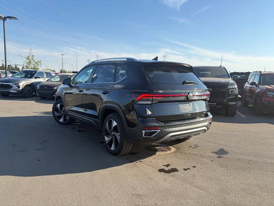 2025 Volkswagen Taos Comfortline 4Motion 1.5T | Heated Leatherette Bucket Seats Black