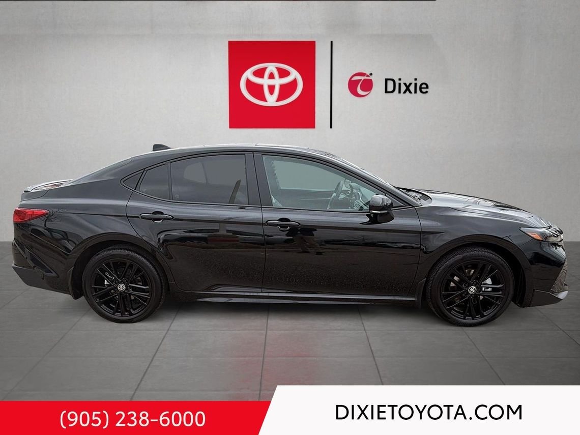 2026 Toyota Camry Power Sunroof, Leather Interior, Heated Seats, Alloy Wheels, Heated Steering Wheel, Bluetooth Midnight Black Metallic Mississauga - photo #2