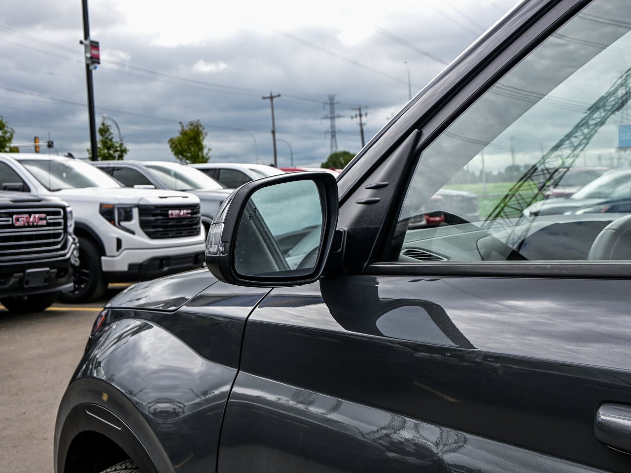 2025 Hyundai Venue Ultimate IVT w/Black Interior Grey Sherwood Park - photo #6