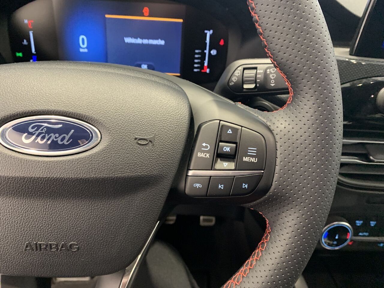 2024 Ford Escape ST-LINE AWD ST-Line Select TI White Châteauguay - photo #36