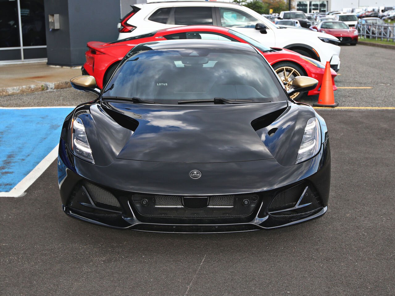 2027 Lotus Emira Black Québec - photo #2