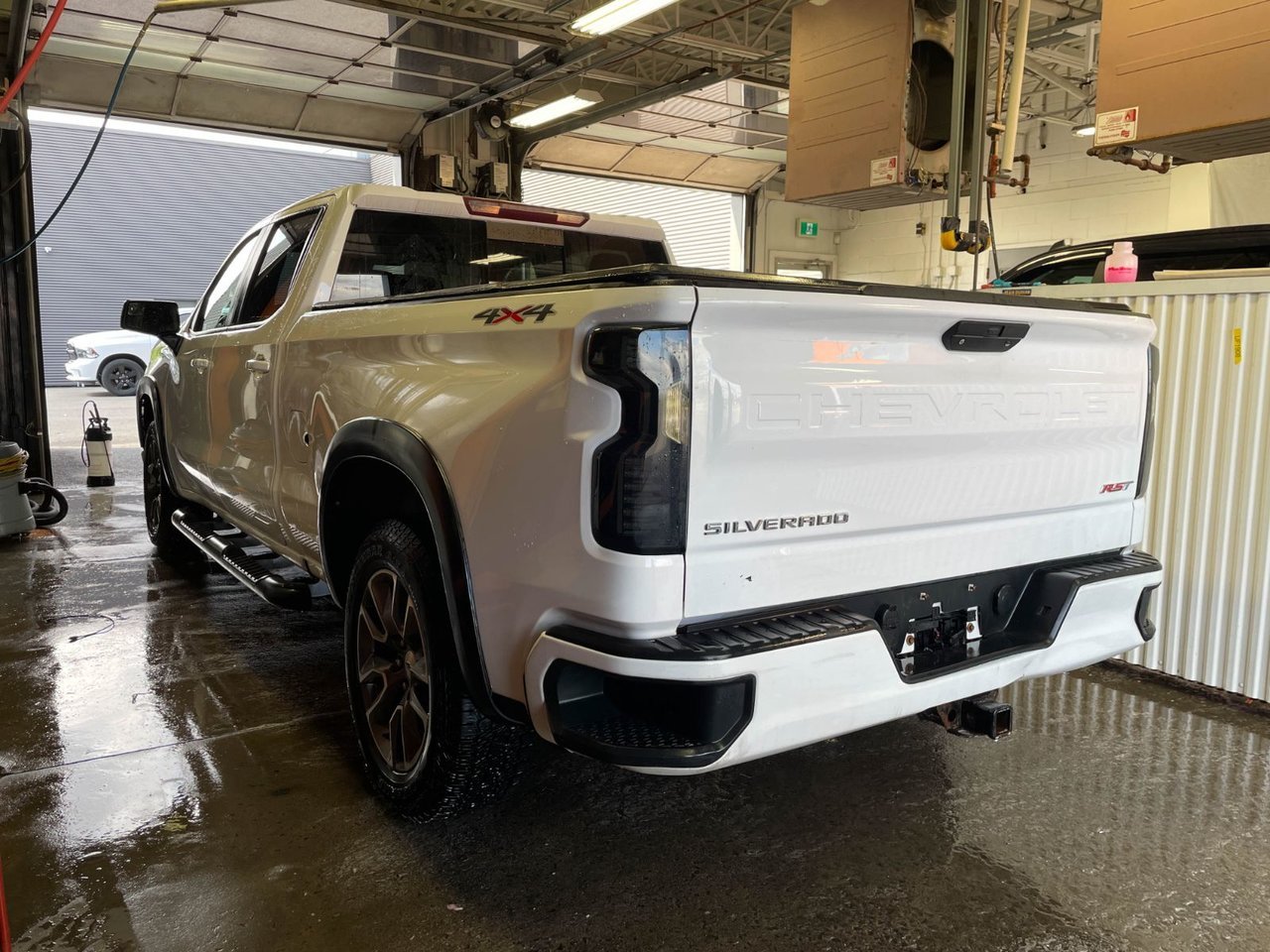 2021 Chevrolet Silverado 1500 RST CREW 4X4 *SIÈGES CHAUFF* BOSE CARPLAY BEDLINER White Saint-Jérôme - photo #4
