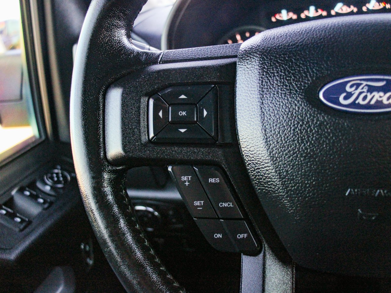 2019 Ford F-150 XLT 4WD SuperCrew 5.5' Box White Sherwood Park - photo #18