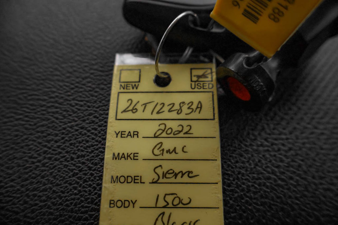 2022 GMC Sierra 1500 4WD Crew Cab 147 AT4 Black Sherwood Park - photo #35