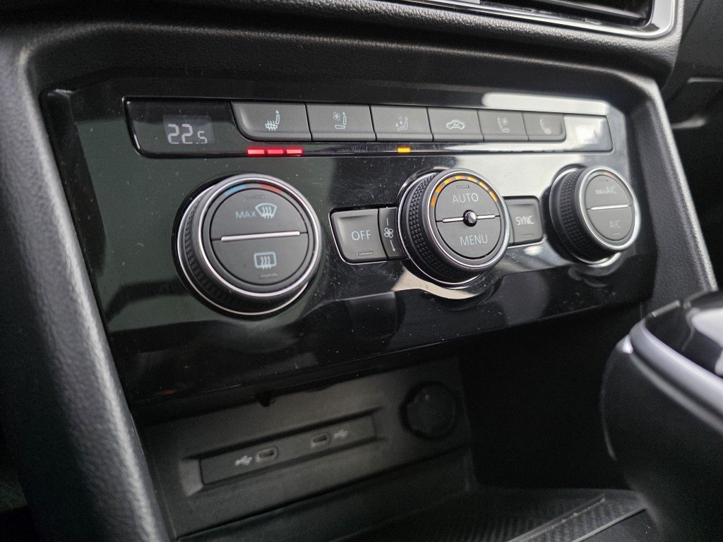 Volkswagen Taos Highline 4Motion 2024 Gris Mont-Laurier - photo #62