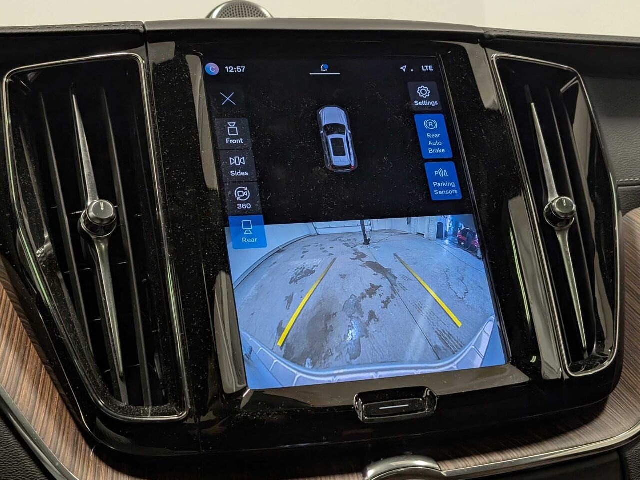2023 VOLVO XC60 Ultimate Bright Theme AWD Toit Pano Sièges Chauffants Grey Sherbrooke - photo #15