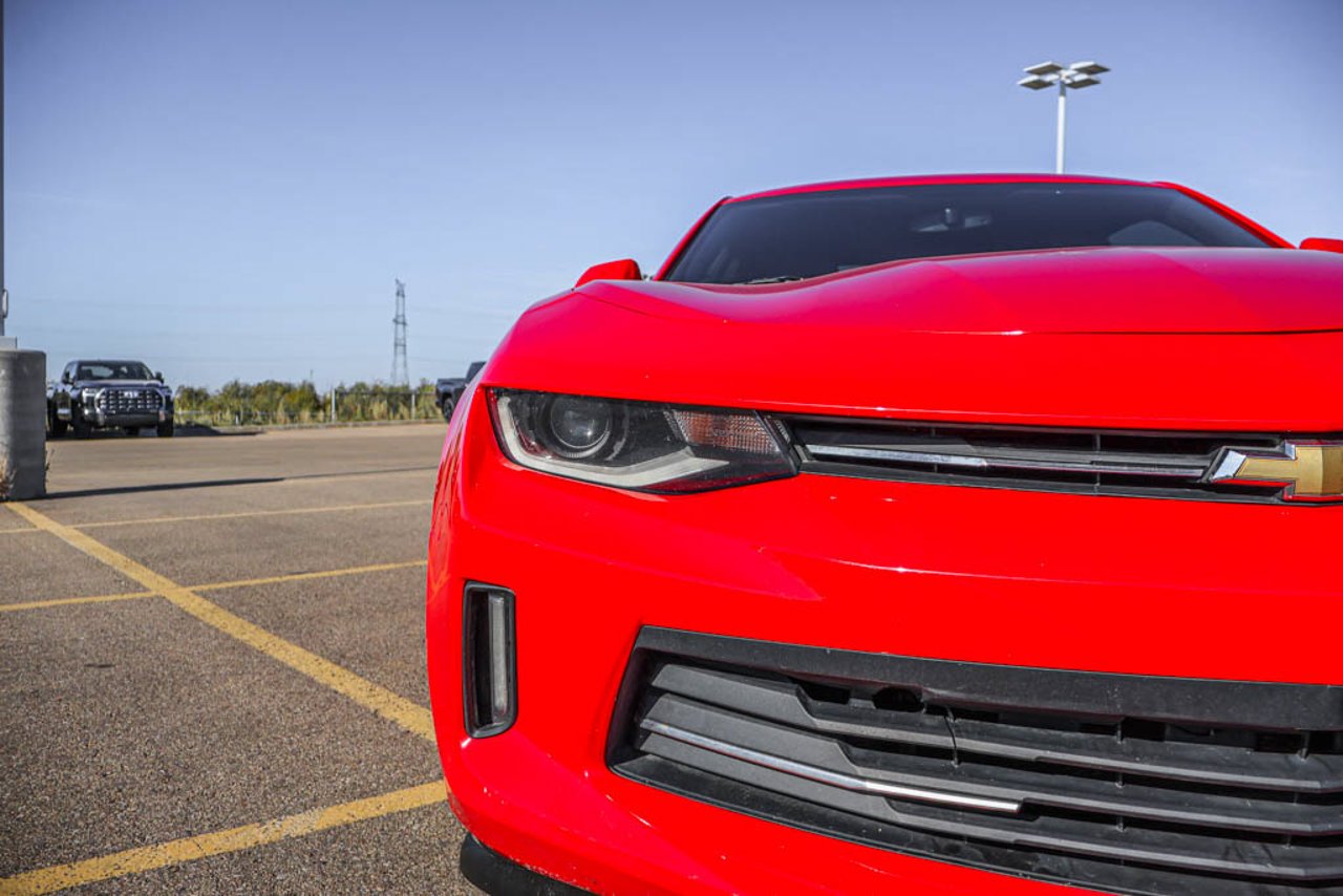 2018 Chevrolet Camaro 2dr Cpe 2LT Red Sherwood Park - photo #10