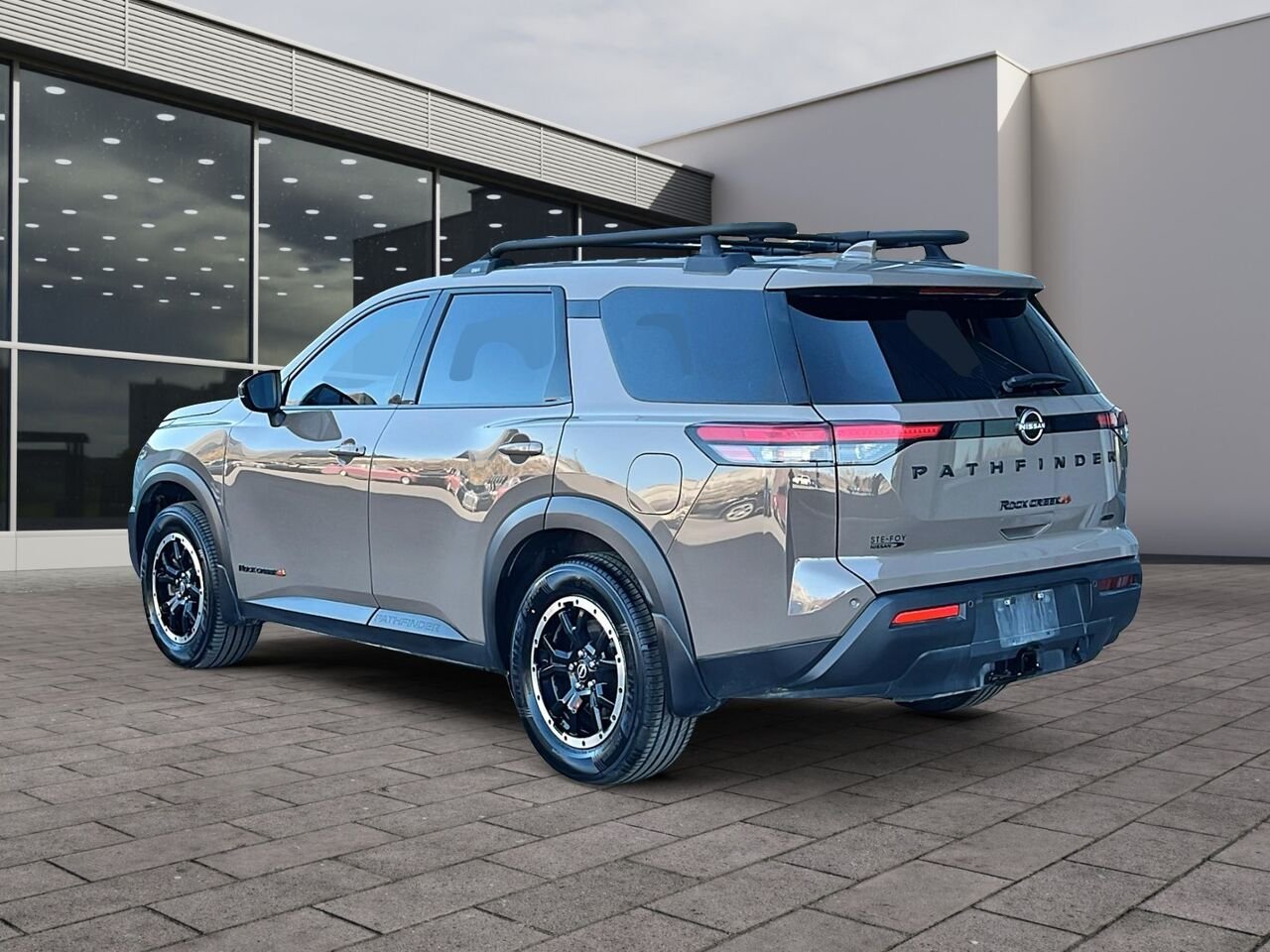 2024 Nissan Pathfinder ROCK CREEK Beige Québec - photo #3