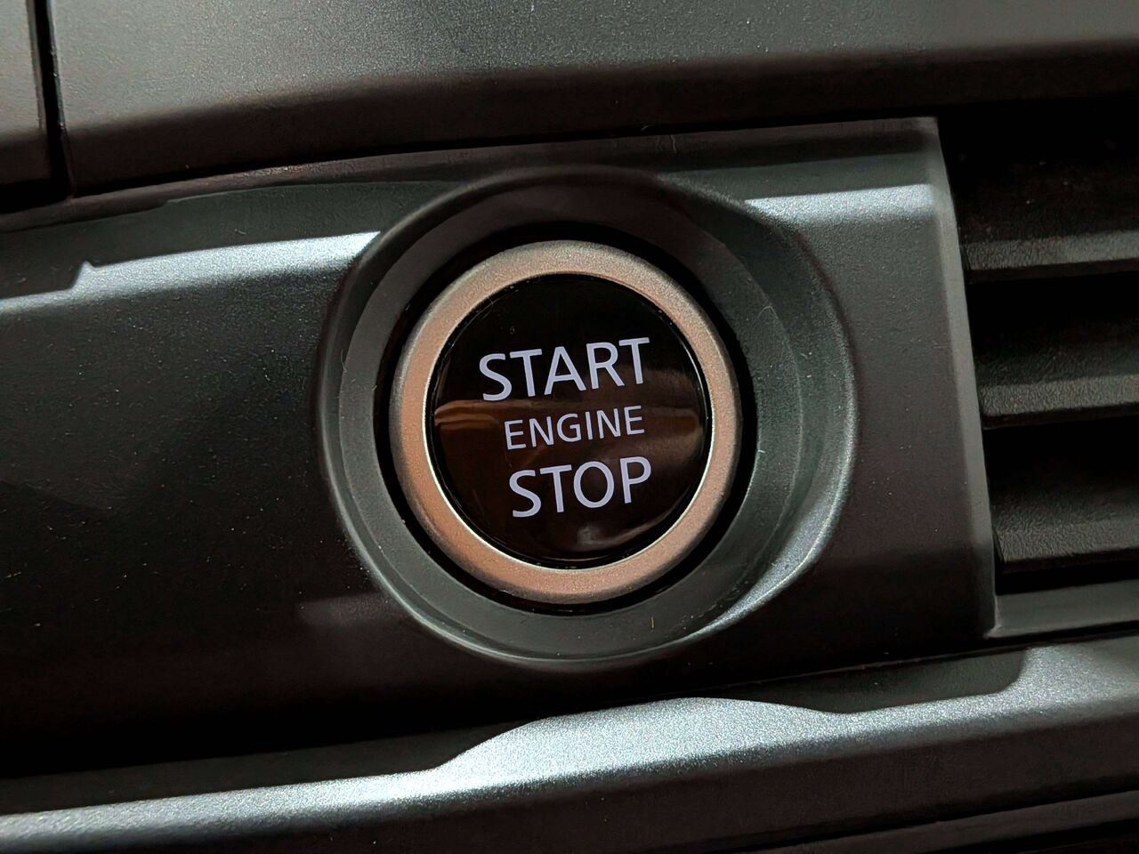 2024 Nissan Pathfinder S 4WD Black Val-David - photo #19