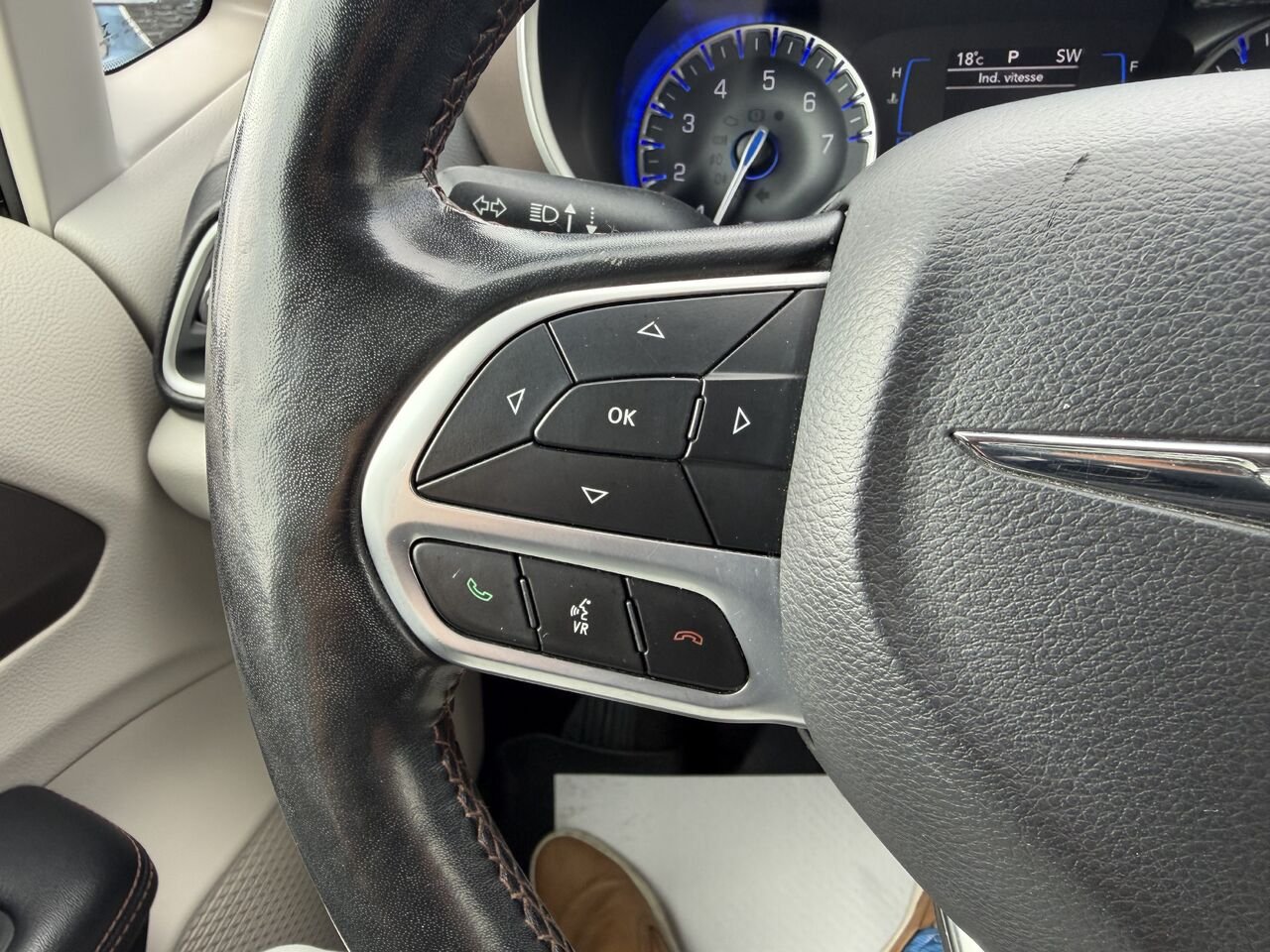 Chrysler Pacifica 2019 Noir Thetford Mines - photo #17