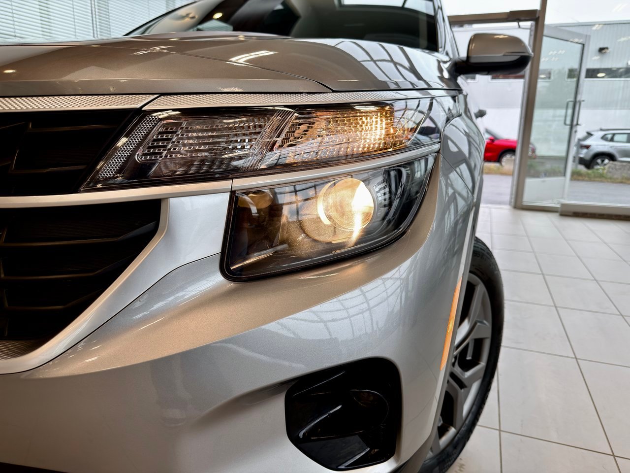 2024 Kia Seltos gray Notre-Dame-des-Prairies - photo #2